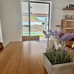 Modern 3-bedroom With Private Pool & Bbq بيت للعطل