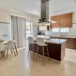 Modern 3-bedroom With Private Pool & Bbq بيت للعطل شيكلانا دي لا فرونتيرا