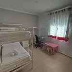 Modern 3-bedroom With Private Pool & Bbq بيت للعطل *
