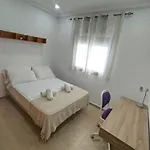 Modern 3-bedroom With Private Pool & Bbq بيت للعطل