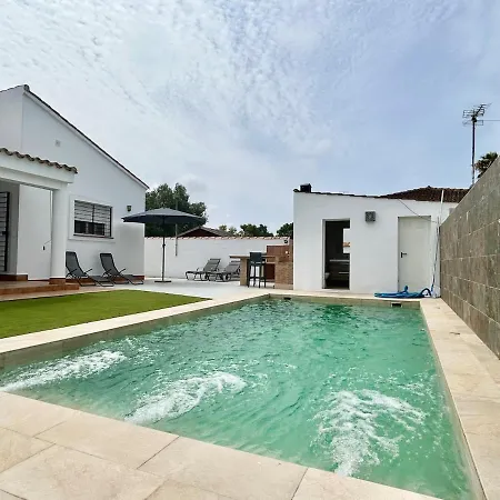 بيت للعطل Modern 3-bedroom With Private Pool & Bbq شيكلانا دي لا فرونتيرا