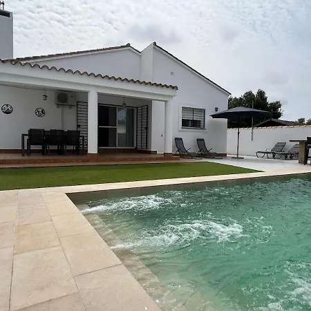 بيت للعطل Modern 3-bedroom With Private Pool & Bbq *