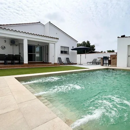 Modern 3-bedroom With Private Pool & Bbq بيت للعطل شيكلانا دي لا فرونتيرا